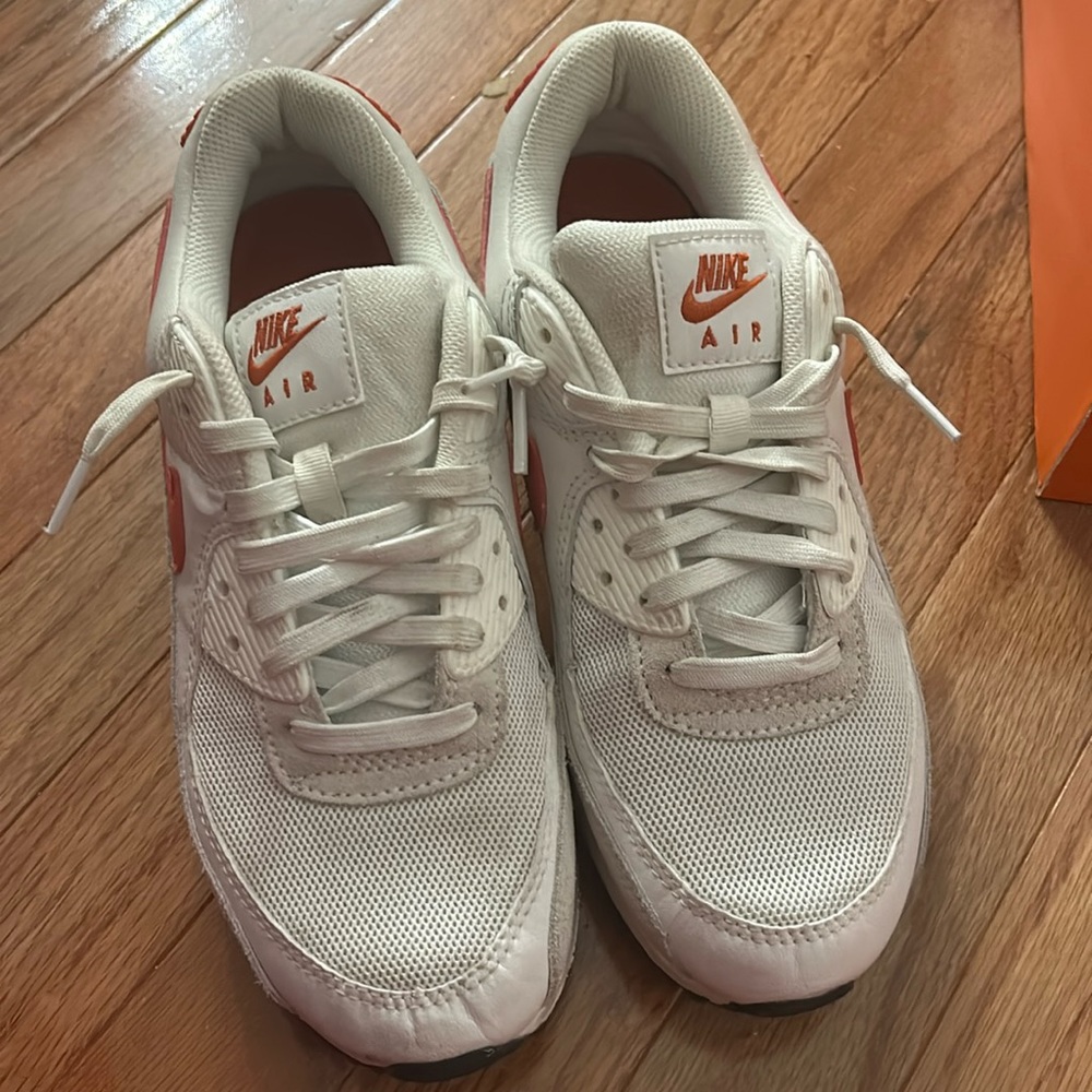 BARELY USED NIKE AIRMAX